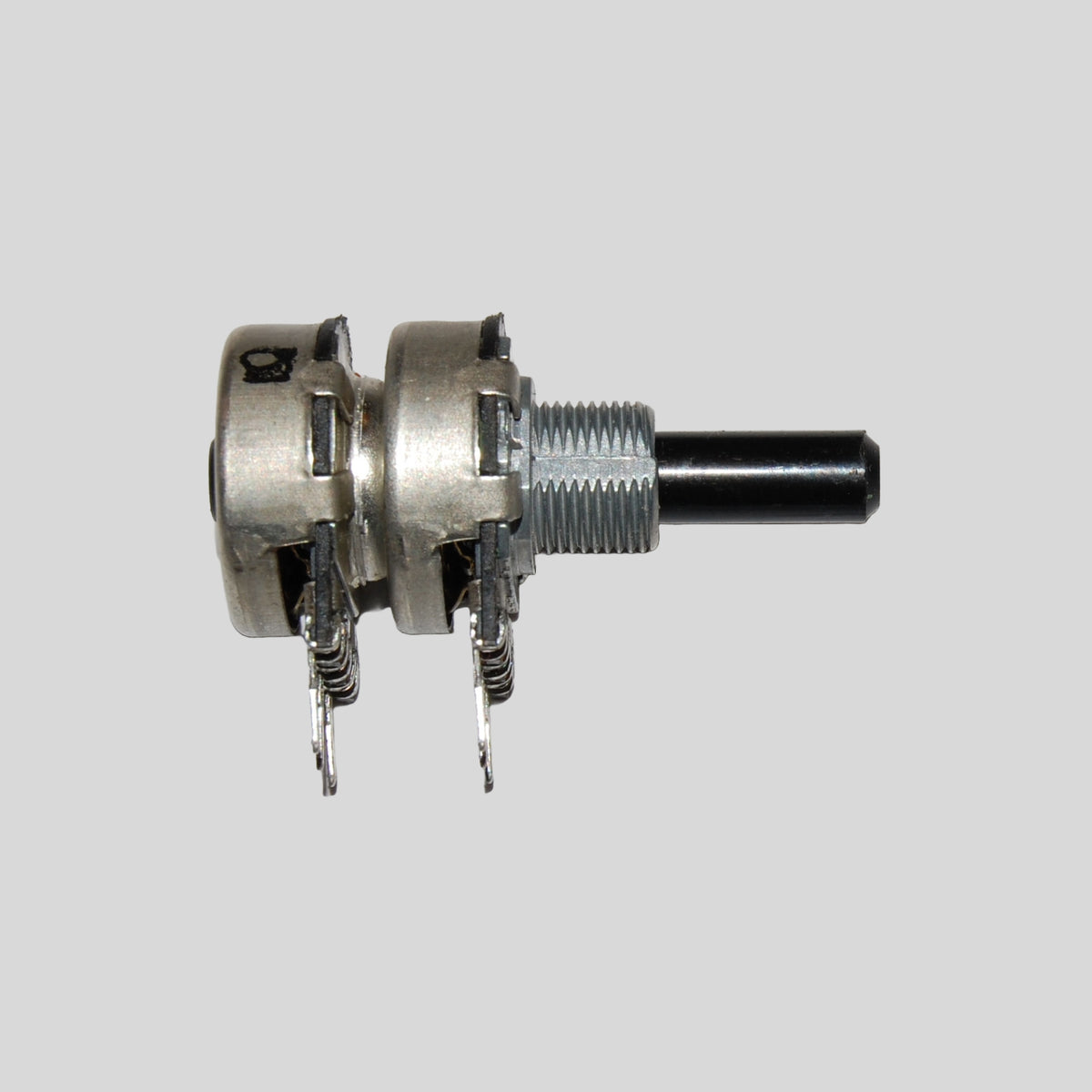 D&R Spare Part – Radiohm Potentiometer 15mm Stereo 2x22kB Logarithmic (10300109) - Dnrwebshop.com