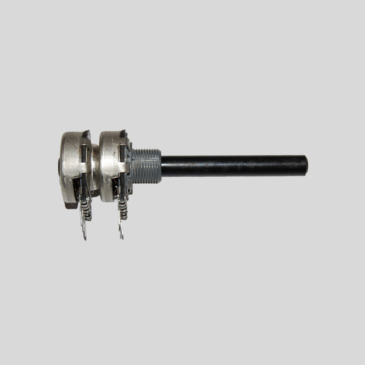 D&R Spare Part – Radiohm Potentiometer 15mm Stereo 2x100kA Linear (10300114) - Dnrwebshop.com