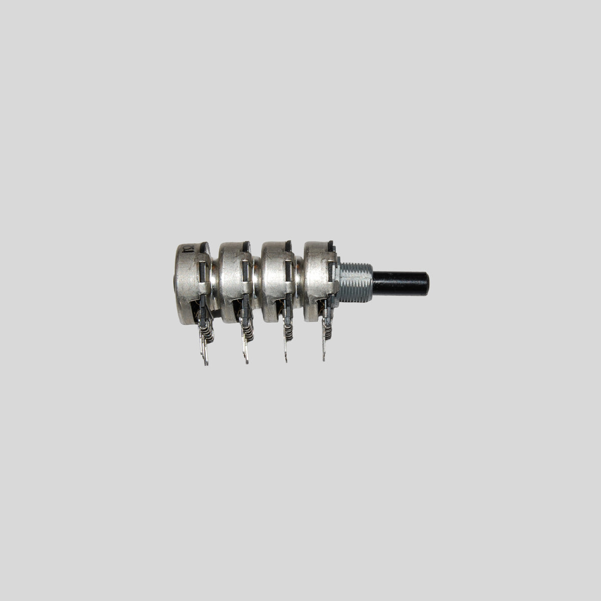 D&R Spare Part – Potentiometer 15mm Quad 4x100kC Reverse Log (10300129) - Dnrwebshop.com