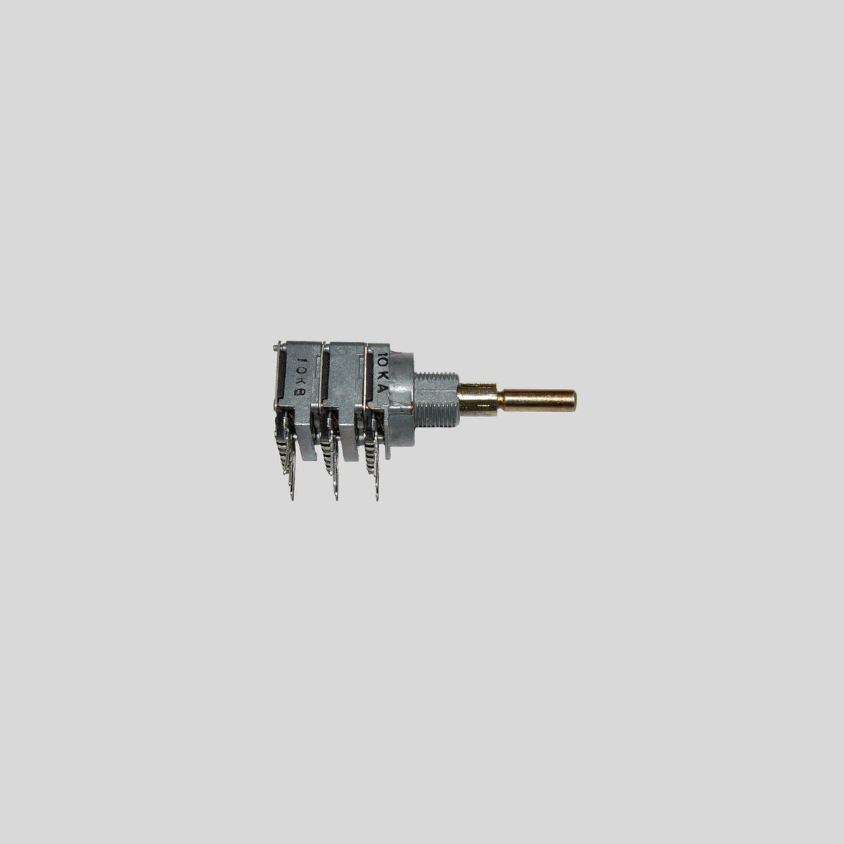 D&R Spare Part – Radiohm Concentric Potentiometer 12mm 2x10kA/1x10kB Center Click (10300362) - Dnrwebshop.com
