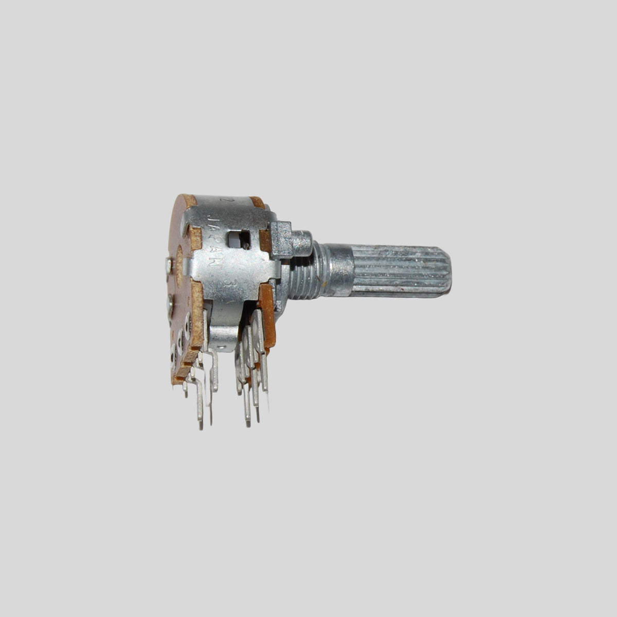 D&R Spare Part – ALPS Potentiometer 16mm Stereo 2x10kA Logarithmic (10300370) - Dnrwebshop.com