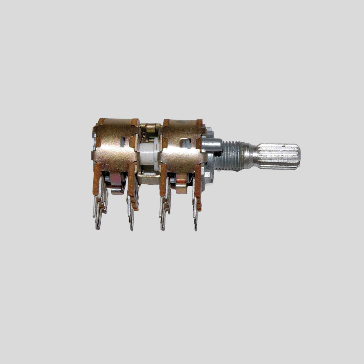 D&R Spare Part – Potentiometer 16mm Quad 4x100kC Reverse Log for D&R Mixing Console (10300383)
