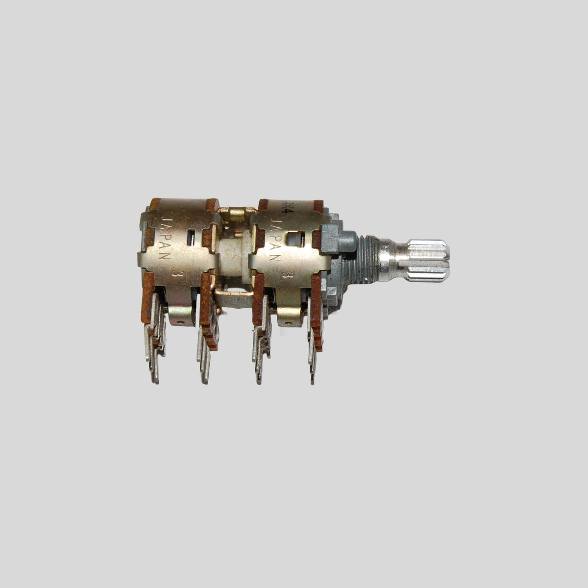 D&R Spare Part – Potentiometer 16mm Quad 4x20kA Logarithmic (10300389) - Dnrwebshop.com
