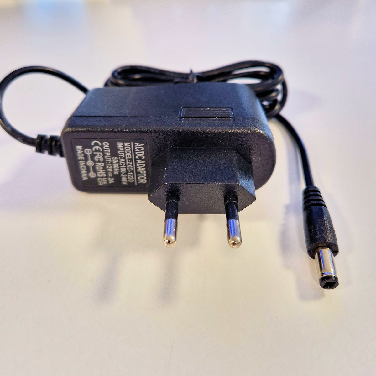 D&R Repuesto – Adaptador de corriente 12V DC 2A para Híbrido GSM (60890274)